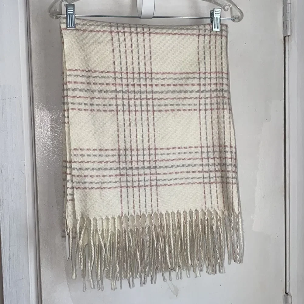 PRETTY PERSUASIONS Scarf Wrap with 4